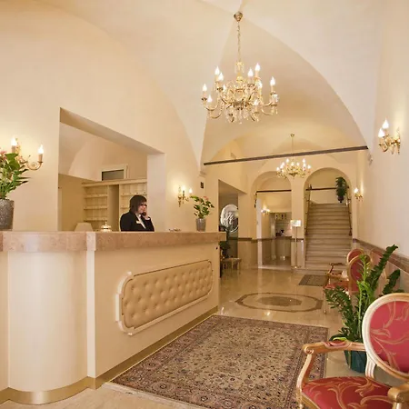 מלון Cavour 3*